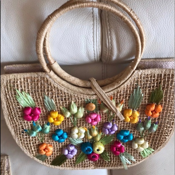 Vintage Beautiful Straw BAG .Size 15.5”/11” - Picture 1 of 5